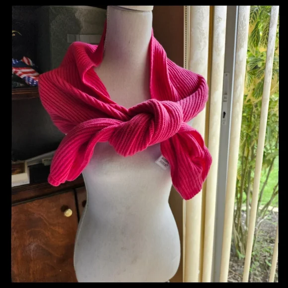 NWT Merino Wool Blend Pink Scarf by Gap● - Picture 4 of 8